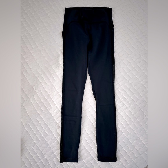 TNA Leggings - Picture 2 of 5